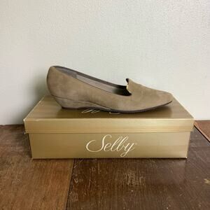 Selby VINTAGE classic tan Suede slip on wedge heel gold accent loafer Size 8.5 N